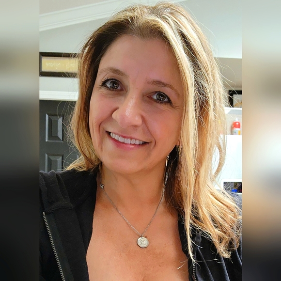 Meet your Posher, Kim - Picture 1 of 1